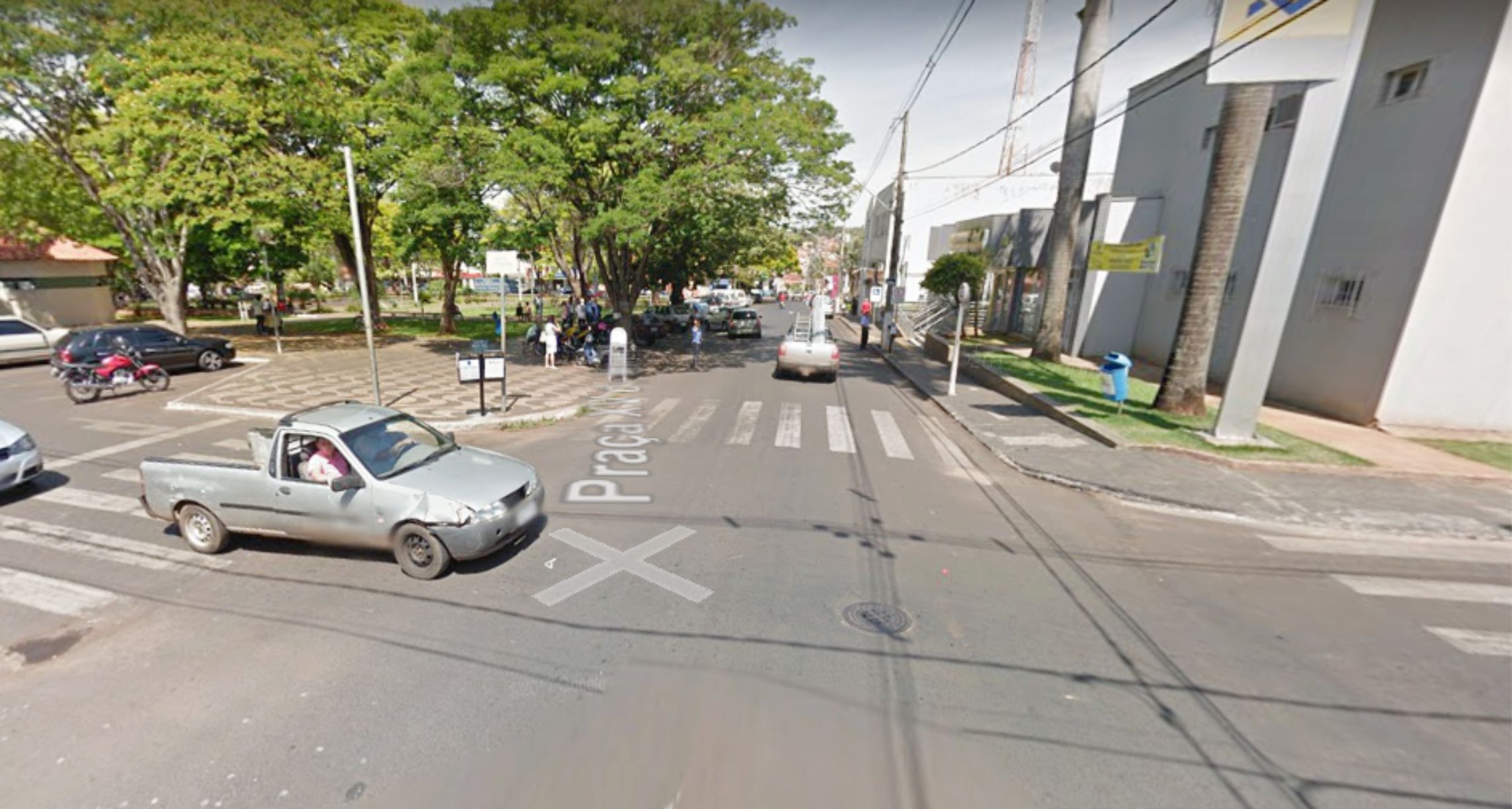 Vereador João Batista (Rato),solicita semáforo no cruzamento da Praça XV de Novembro esquina com Rua Joaquim Fernandes